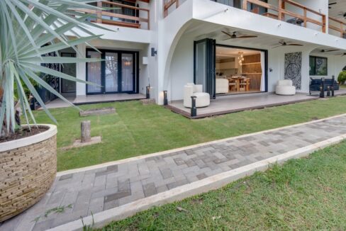 BEACHFRONT CONDO FOR SALE FLAMINGO BEACH (4)