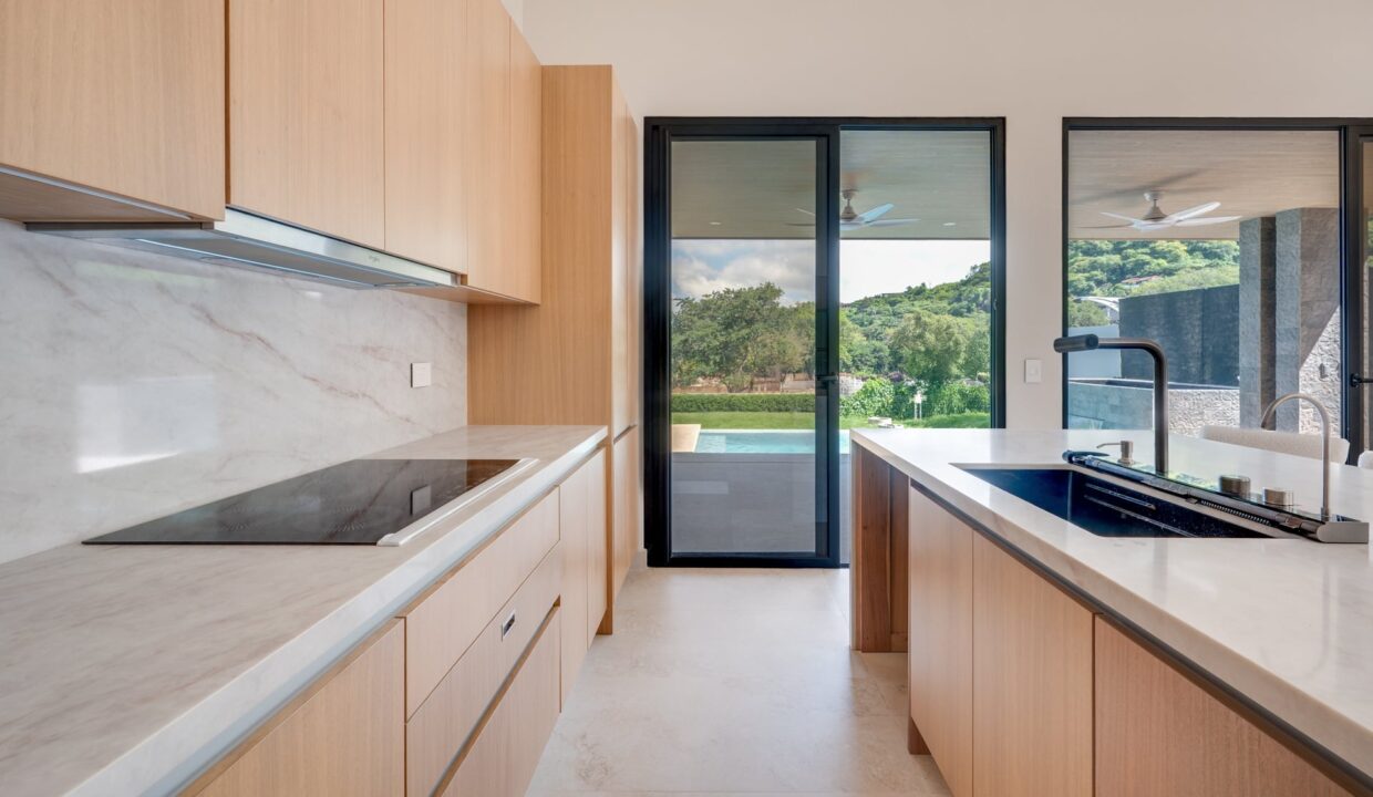 Luxury Home For sale flamingo beach (24)