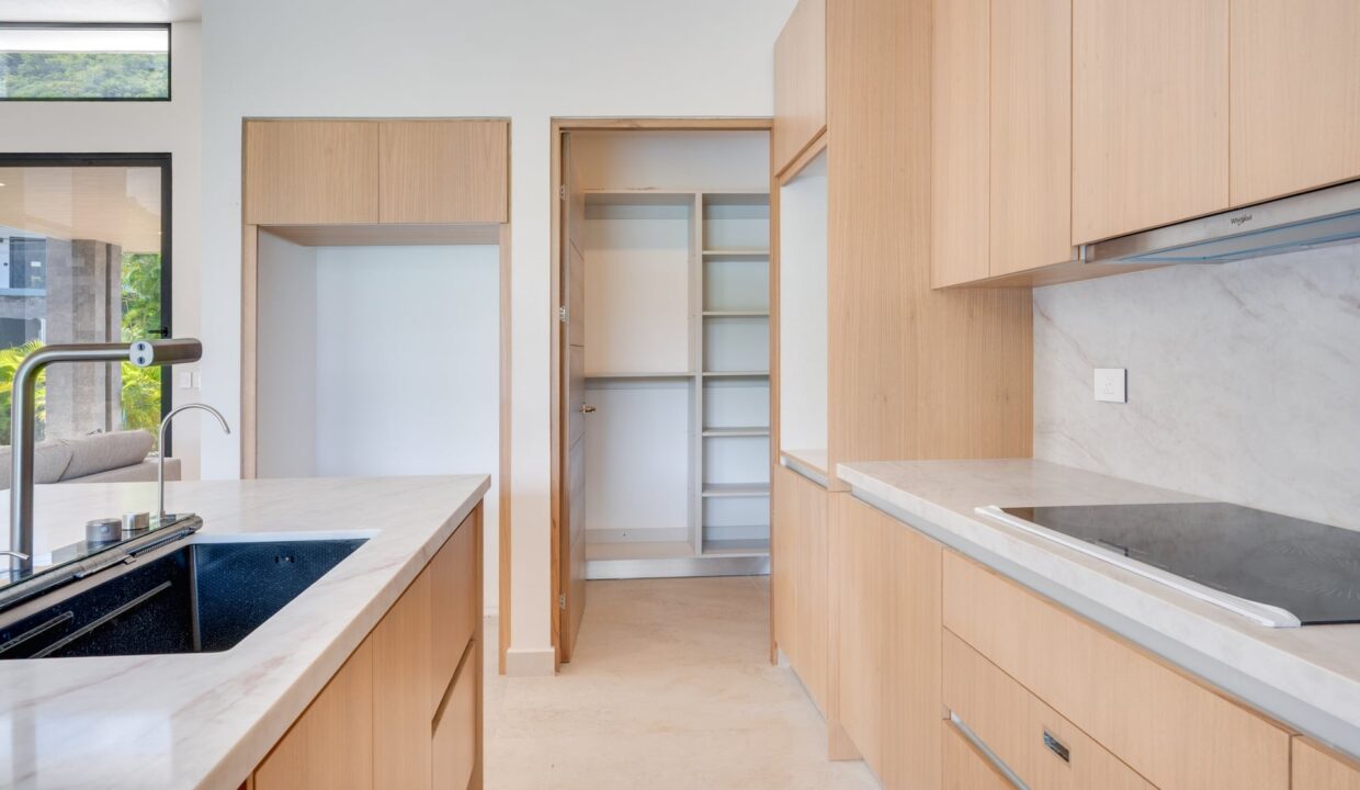 Luxury Home For sale flamingo beach (25)