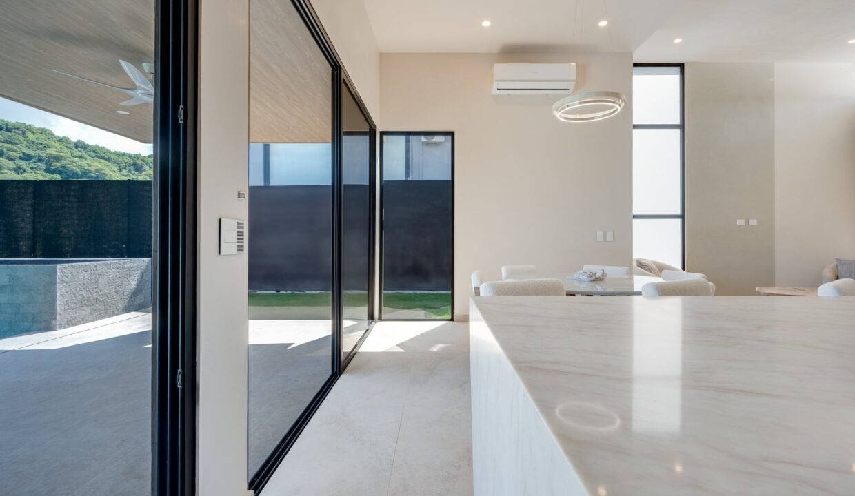 Luxury Home For sale flamingo beach (26)