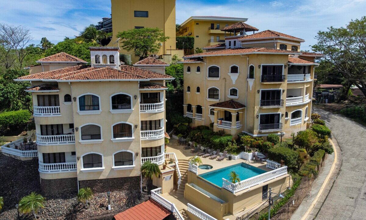 MARINA REAL CONDO (18)