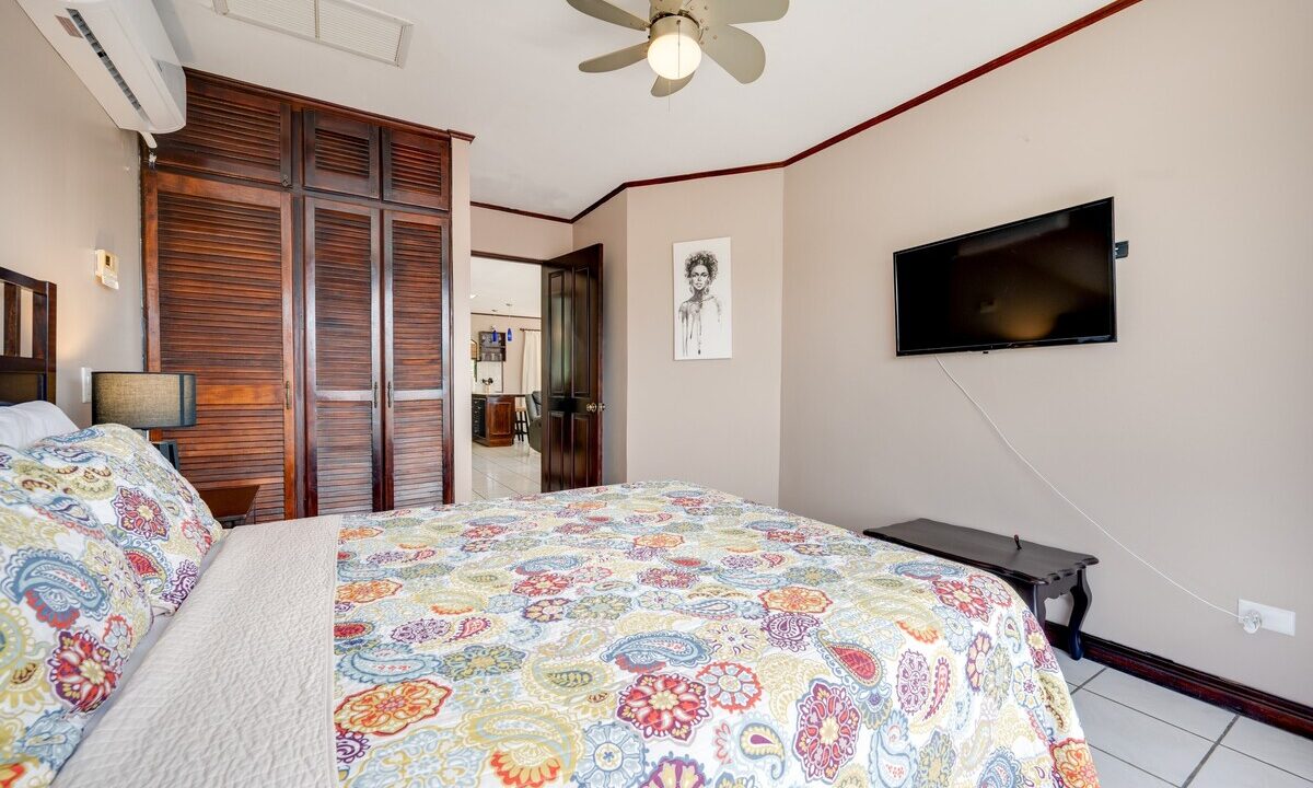 MARINA REAL CONDO (21)