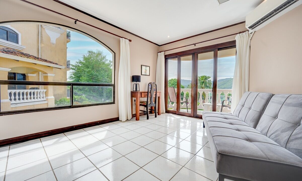 MARINA REAL CONDO (5)