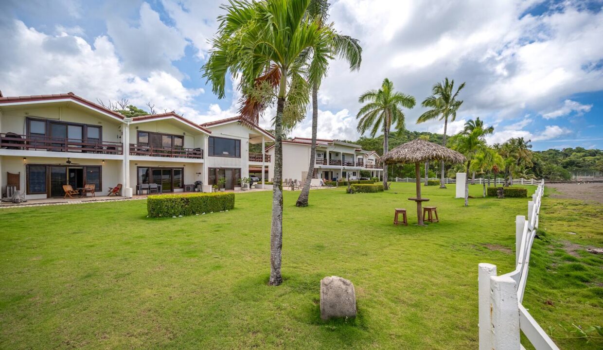 BEACHFRONT CONDO FOR SALE (4)